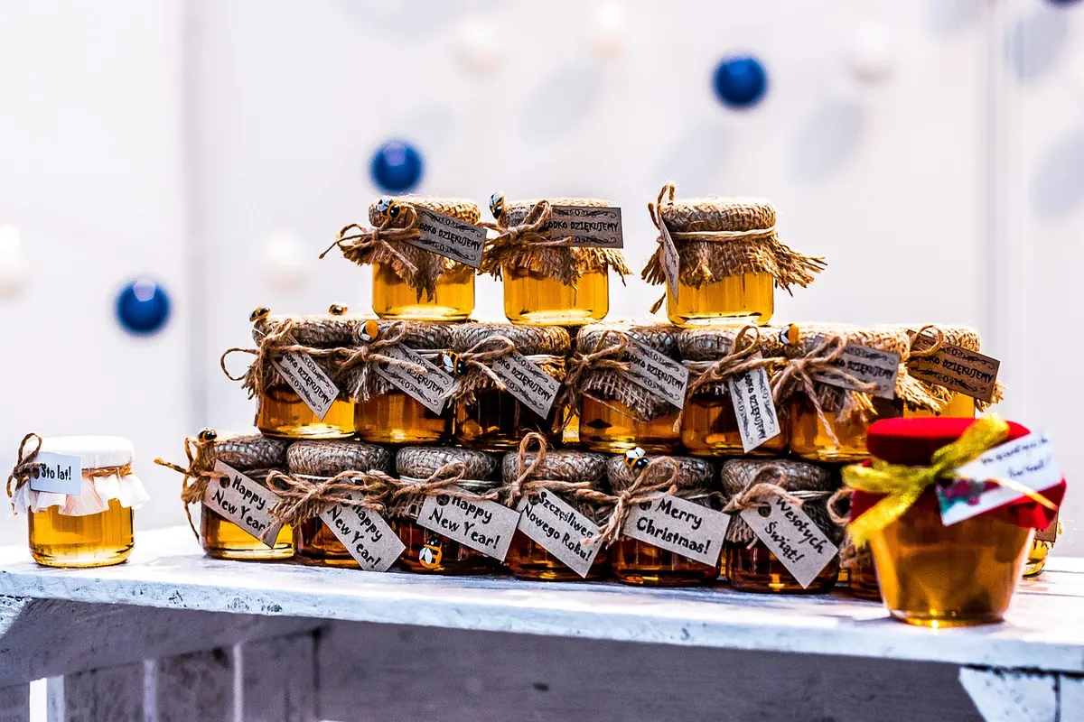 Christmas Olive Gifts: UK Delivery and Pairing Ideas